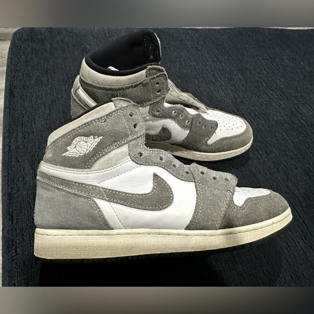 Nike Gray and White size 7Y Sneakers